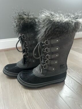Sorel Women's Gray and Black Faux-Fur Lace-Up Winter Boots
